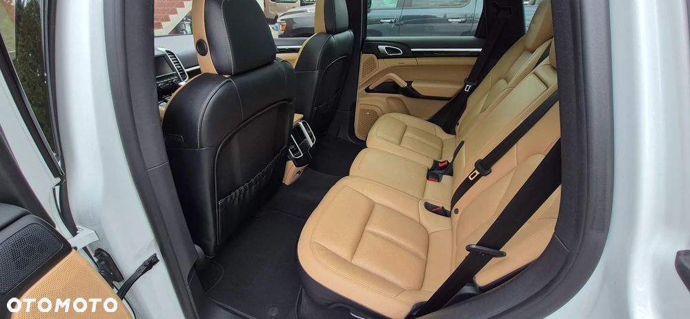 Porsche Cayenne Standard - 8