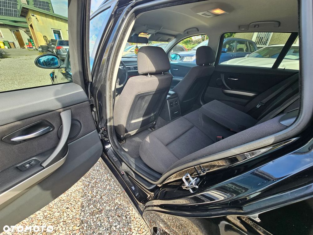 BMW Seria 3 318i Touring - 8