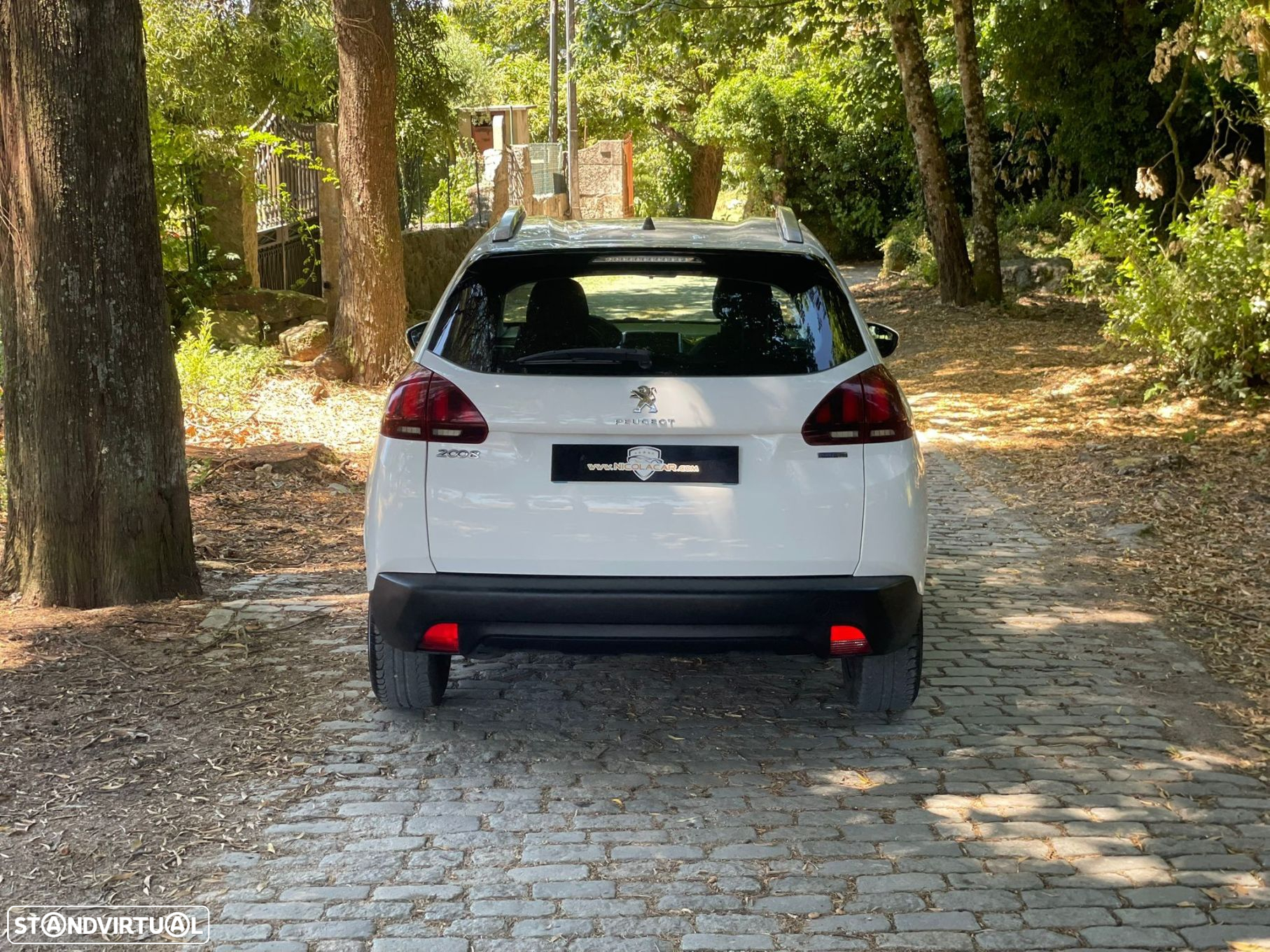 Peugeot 2008 1.2 PureTech Allure - 24