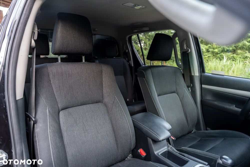 Toyota Hilux 2.8 D-4D Double Cab SR5 4x4 - 24