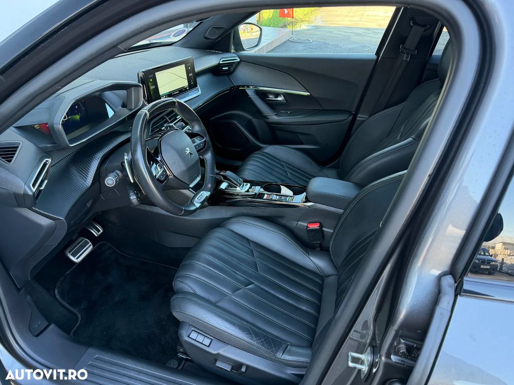 Peugeot 2008 PureTech 130 EAT8 GT Pack - 11