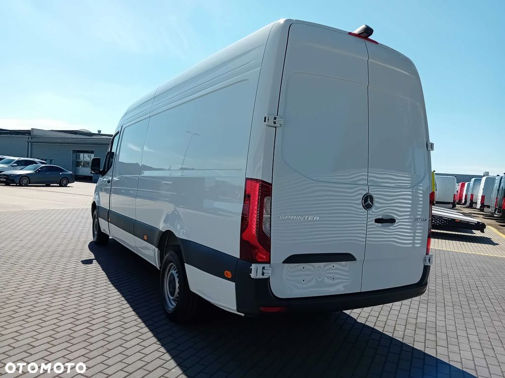 Mercedes-Benz Sprinter - 4