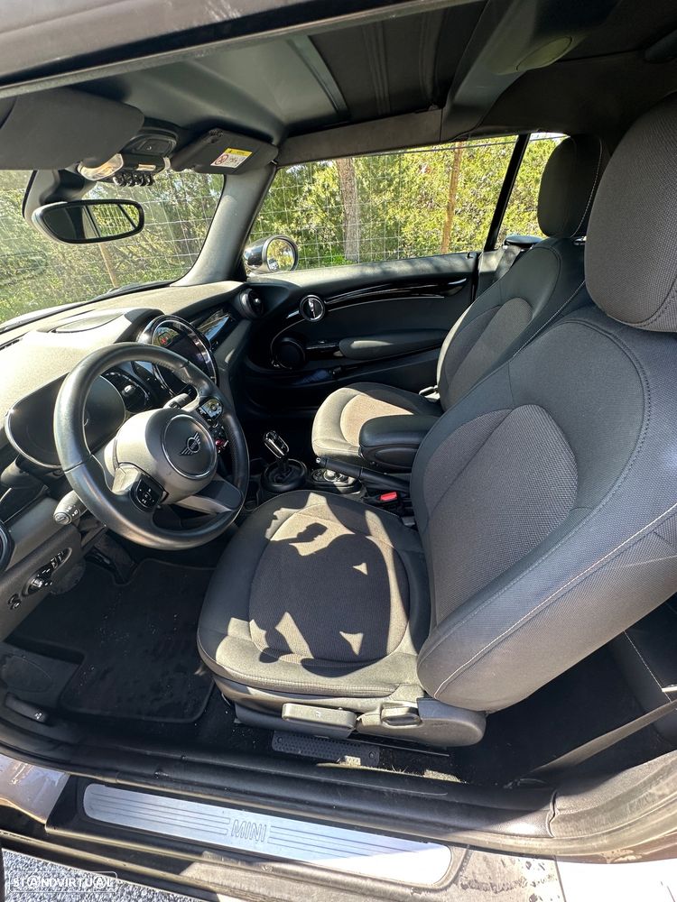 MINI Cabrio Cooper Premium Classic Auto - 6