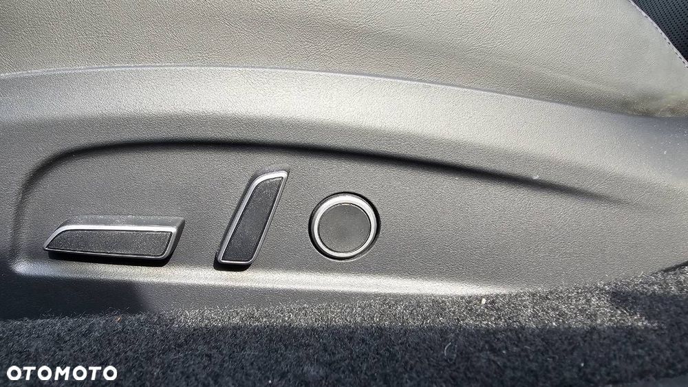Tesla Model 3 - 12