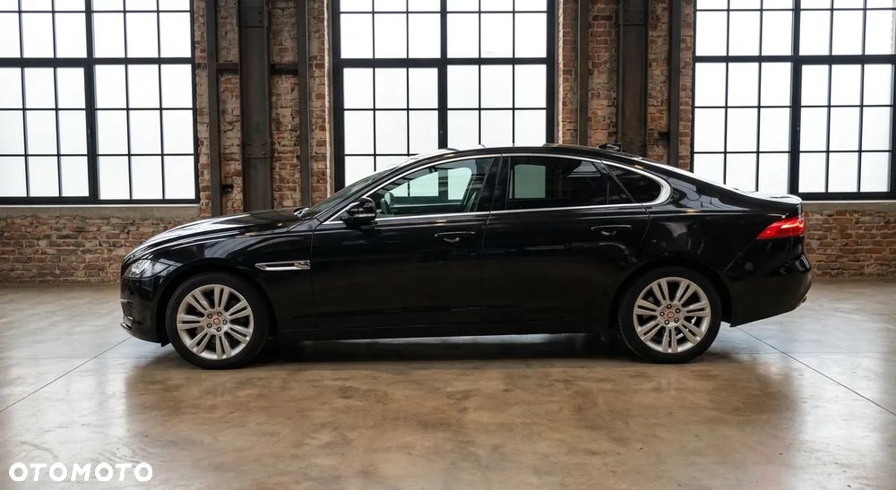 Jaguar XF 20d Prestige - 4