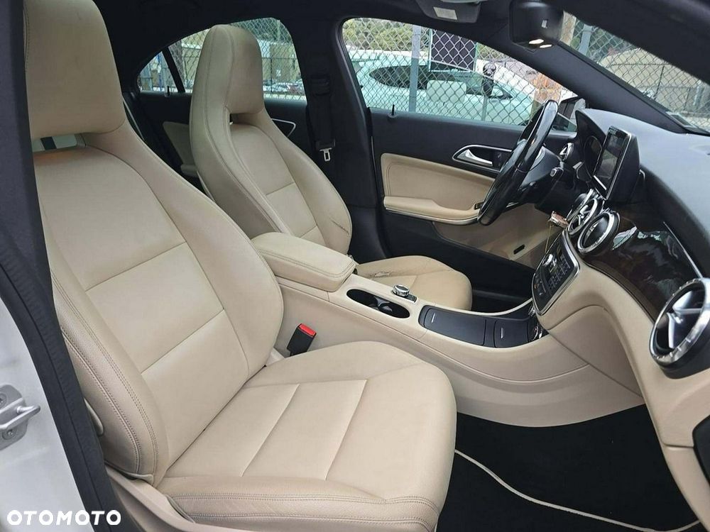 Mercedes-Benz CLA 250 4Matic 7G-DCT AMG Line - 7