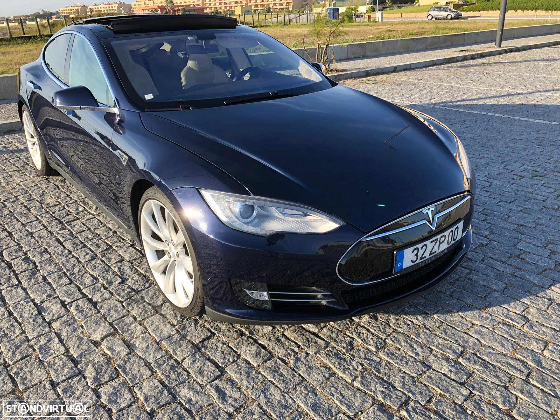 Tesla Model S - 2