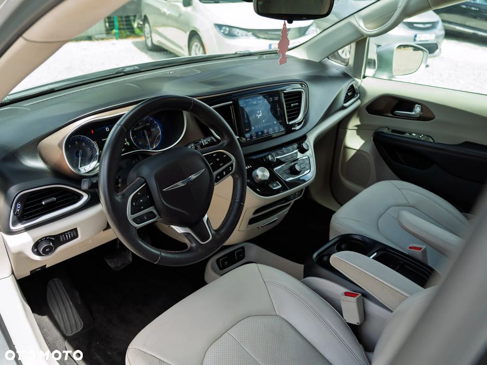 Chrysler Pacifica - 11