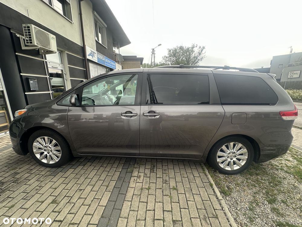 Toyota Sienna 3.5 XLE AWD - 6