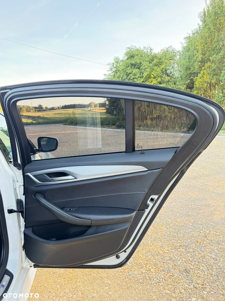 BMW Seria 5 520d xDrive Sport - 32