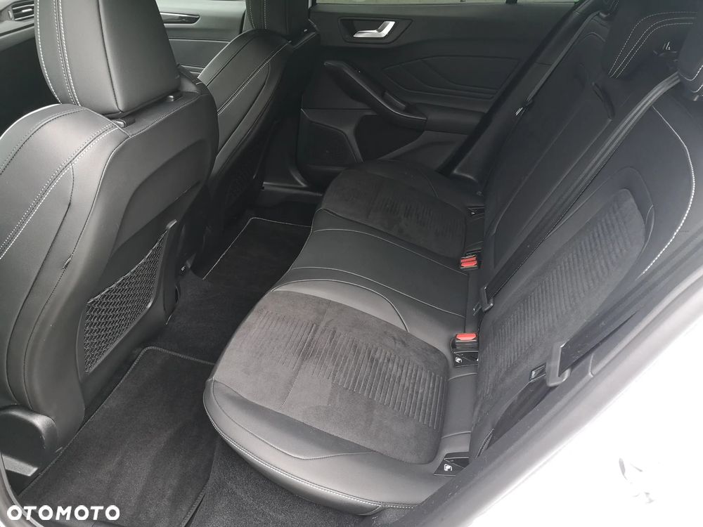 Ford Focus 2.0 EcoBlue S&S ST mit Styling-Paket - 24