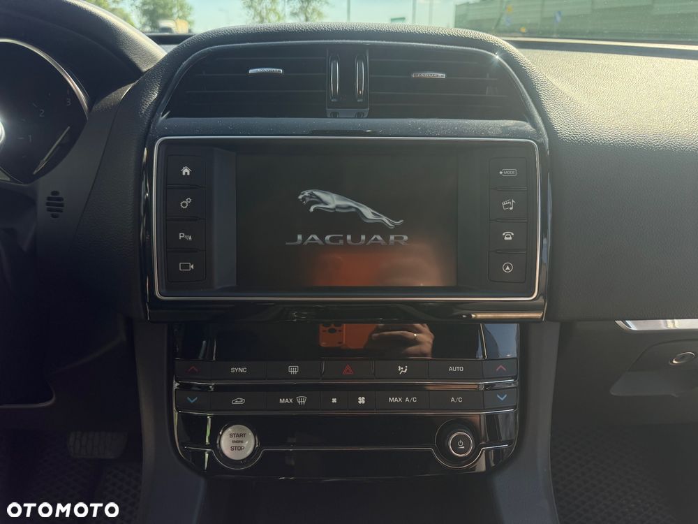 Jaguar F-Pace 2.0 i4D AWD Prestige - 17
