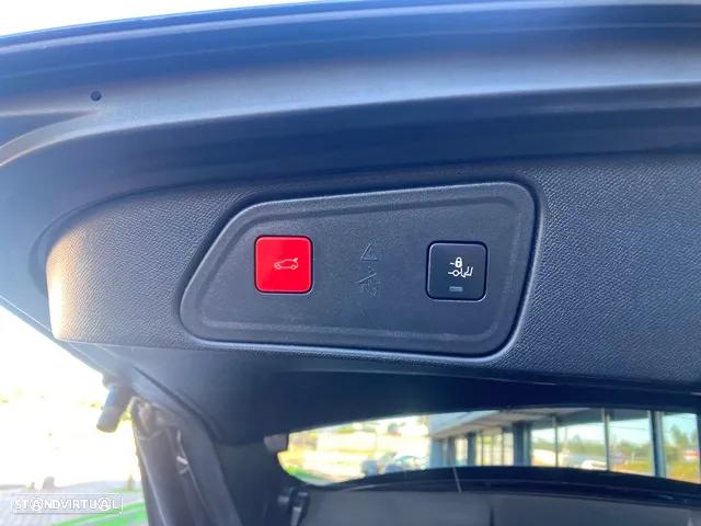 Peugeot 3008 1.6 Hybrid4 GT e-EAT8 - 47