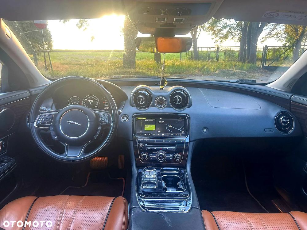 Jaguar XJ 3.0 D V6 Premium Luxury - 30