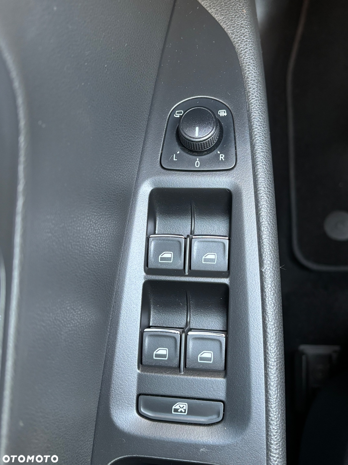 Seat Leon ST 1.8 TSI Start&Stop DSG FR - 33