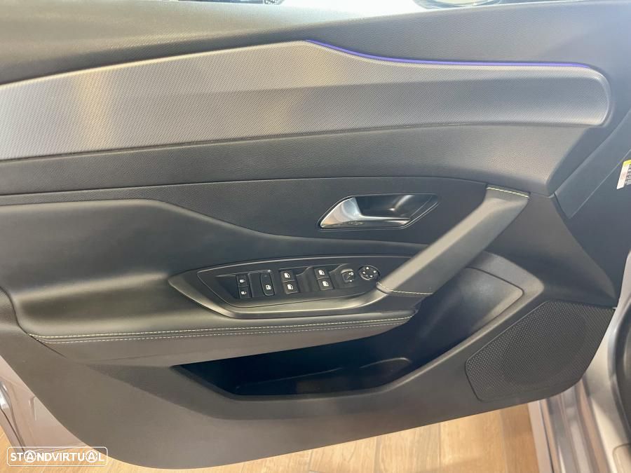 Peugeot 308 1.6 Hybrid GT Pack e-EAT8 - 28