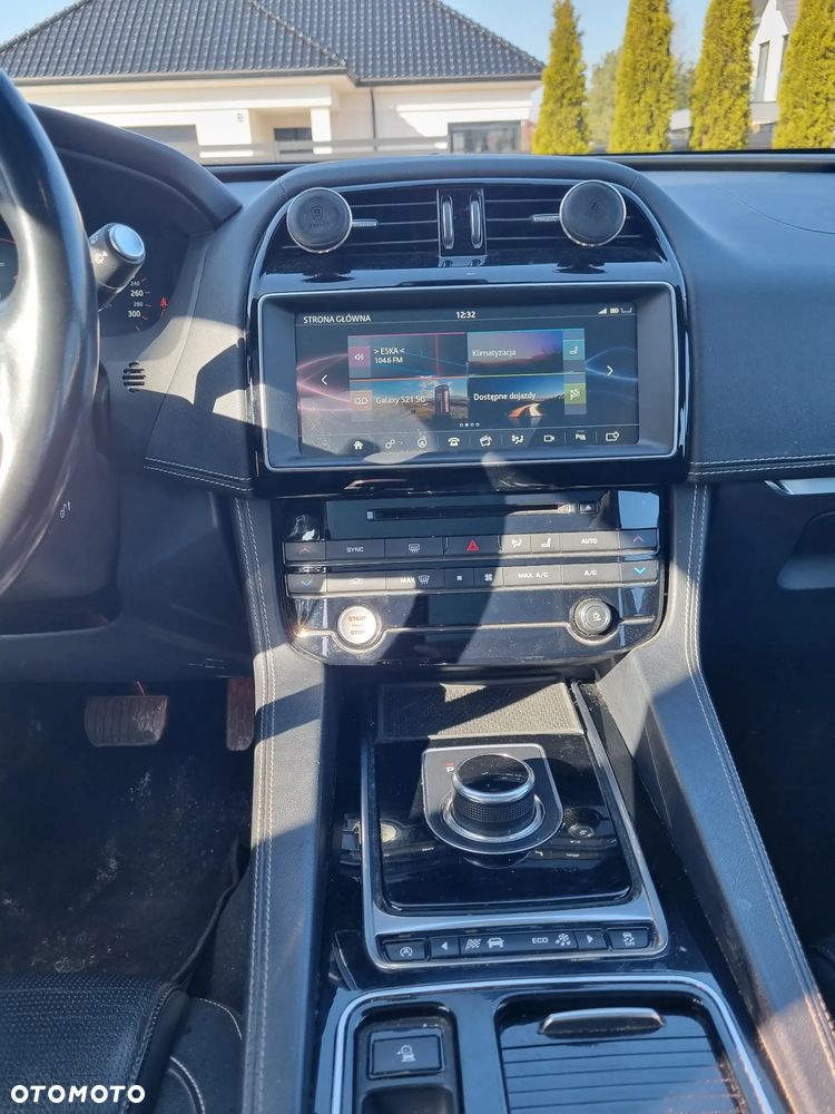 Jaguar F-Pace 2018 photo 3