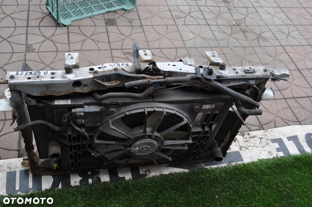 toyota auris I pas przedni  nr A60129 WYSYŁKA - 3