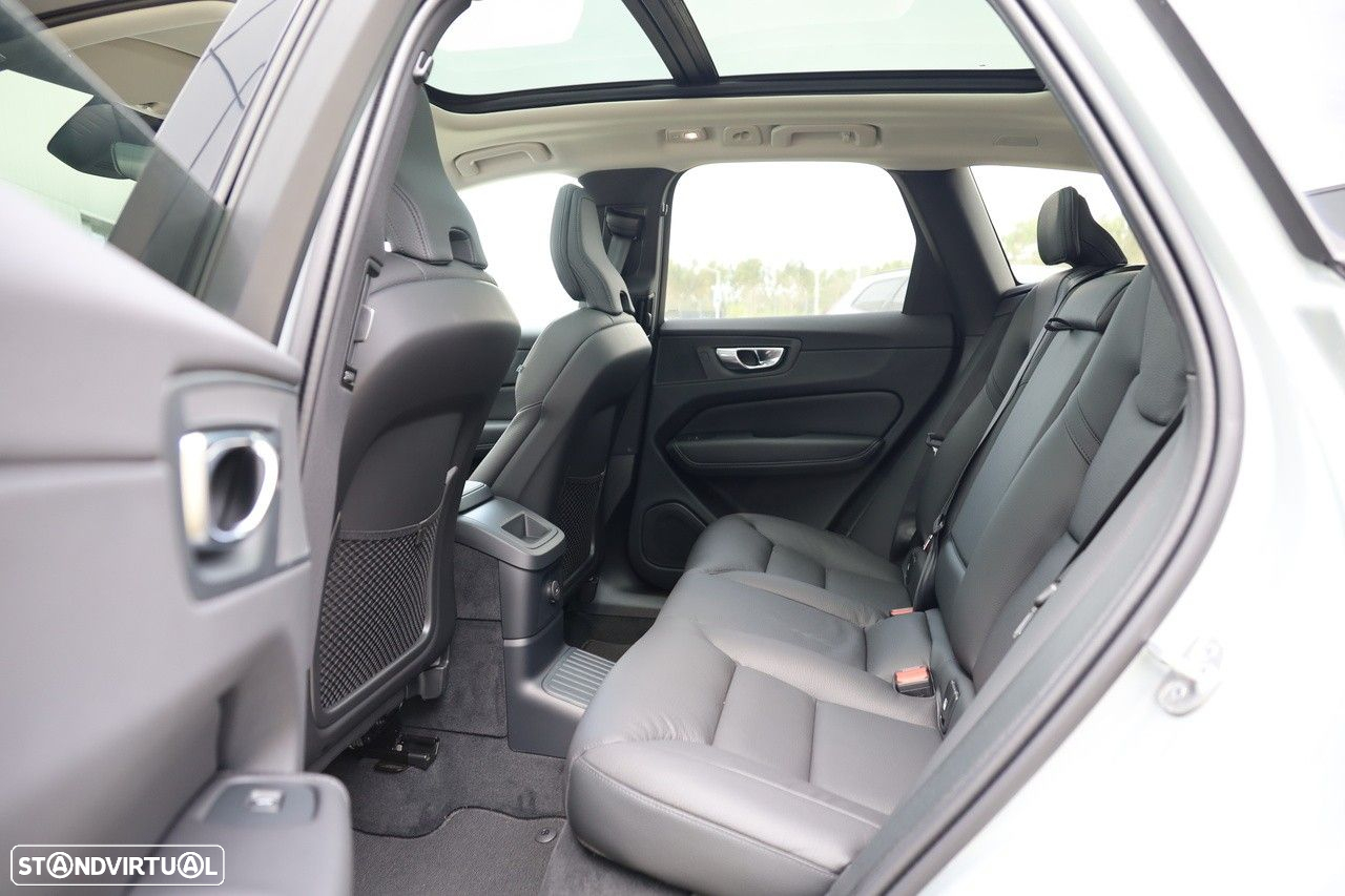 Volvo XC 60 2.0 T6 PHEV Plus Dark AWD - 8