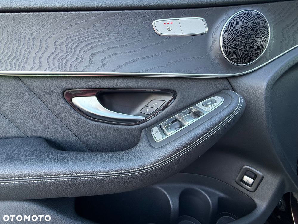 Mercedes-Benz GLC - 32