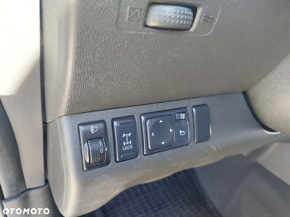 Nissan Navara 2.5 D LE Long - 19