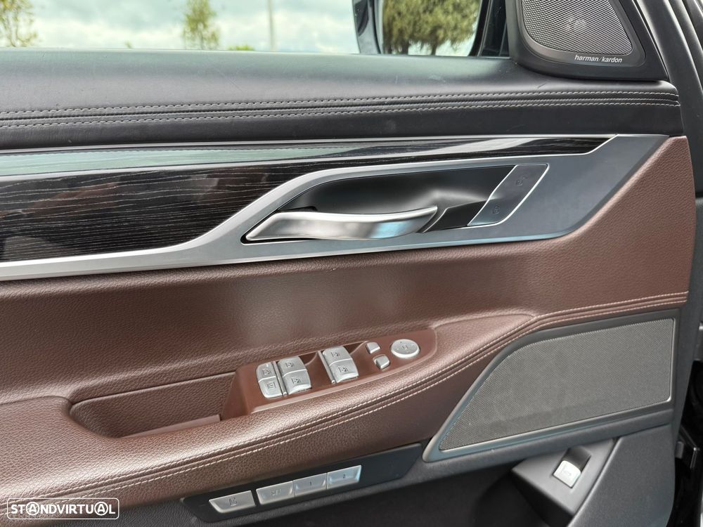 BMW 740 d xDrive Pack M Auto - 13
