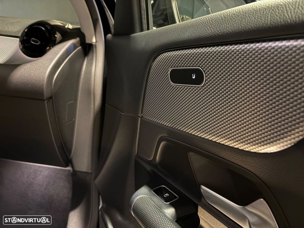 Mercedes-Benz GLA 180 7G-DCT - 16
