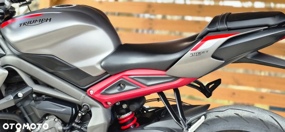 Triumph Street Triple - 22