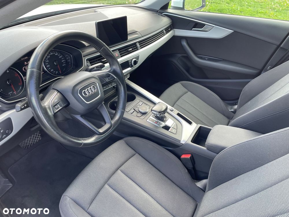 Audi A4 Limousine - 14
