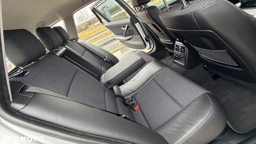 BMW Seria 3 320d xDrive - 25