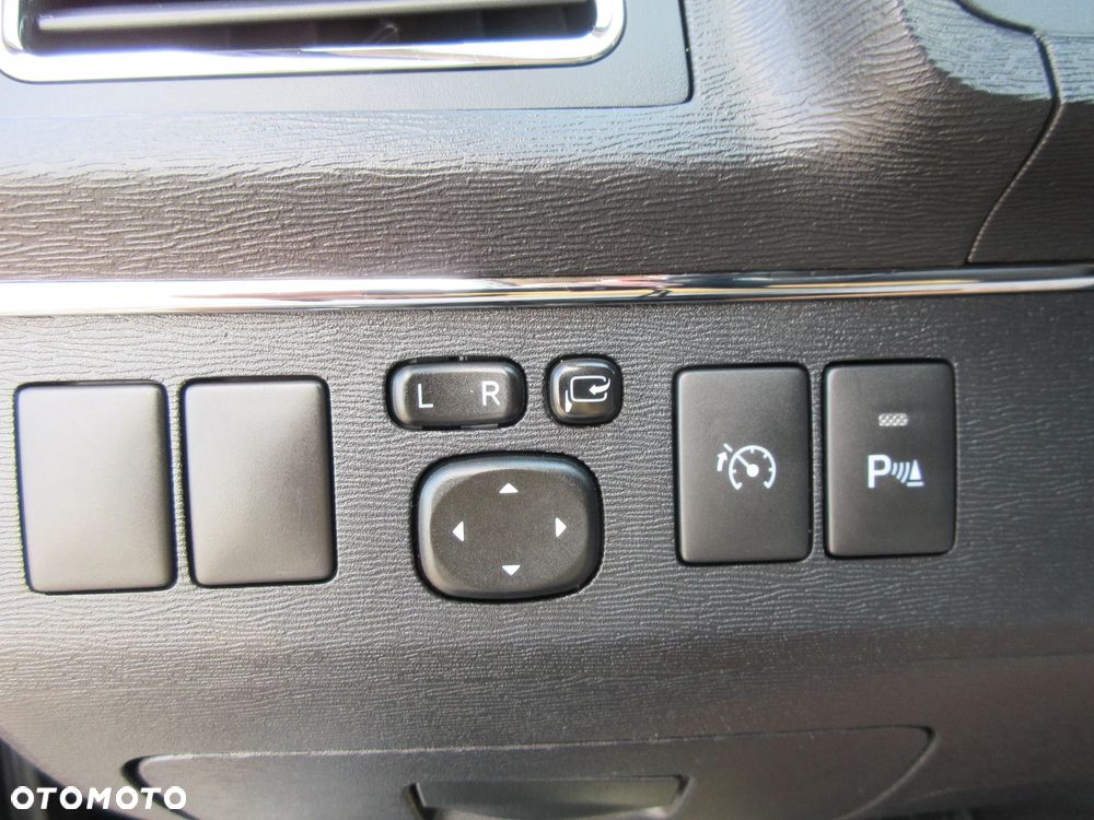 Toyota Avensis 2.0 D-4D Executive - 18