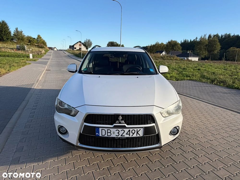 Mitsubishi Outlander - 1