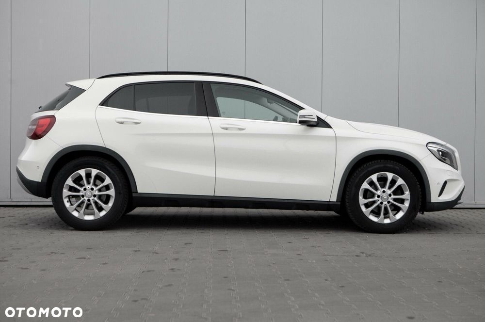 Mercedes-Benz GLA - 12