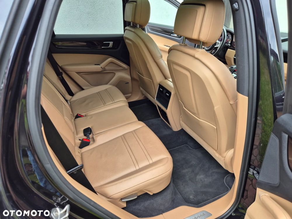 Porsche Cayenne Platinum Edition - 25