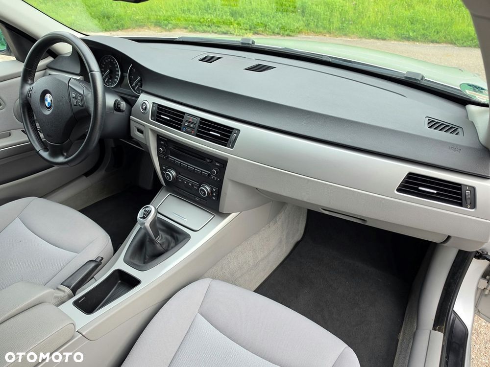 BMW Seria 3 318i Edition Exclusive - 34