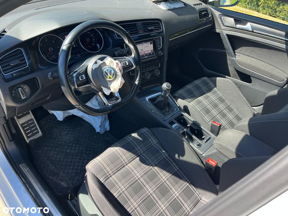 Volkswagen Golf - 9