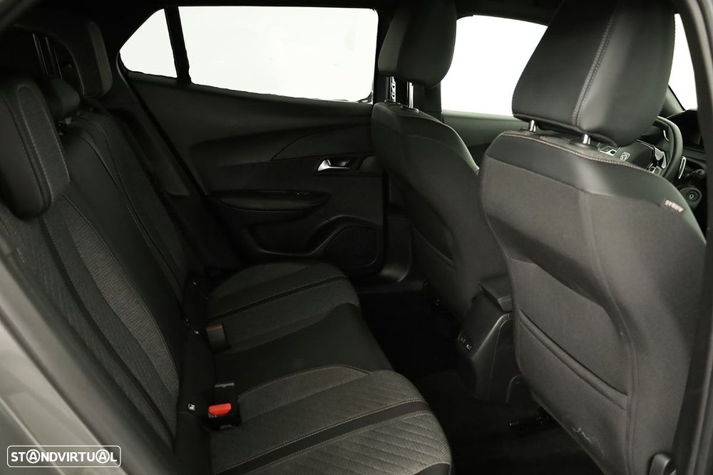 Peugeot 2008 1.2 PureTech Allure EAT8 - 23