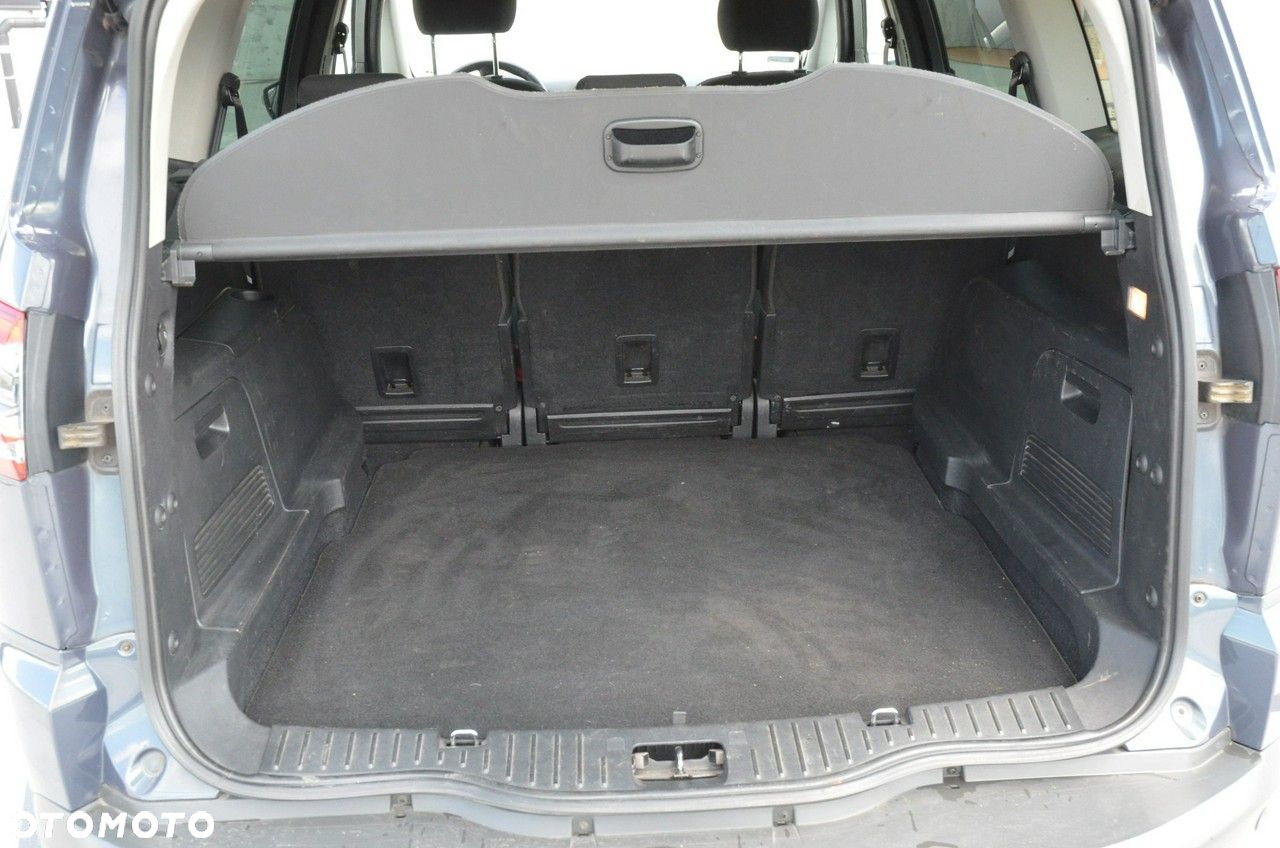 Ford S-Max - 17