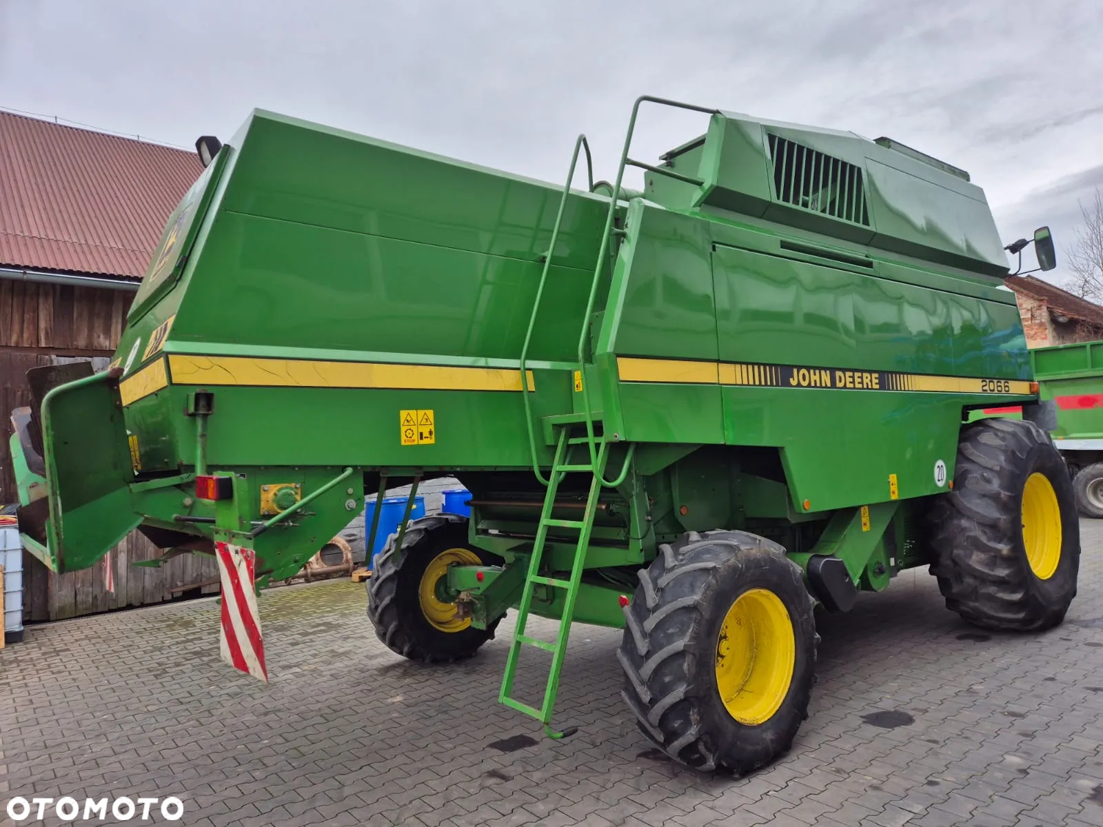 John Deere 2066 - 9