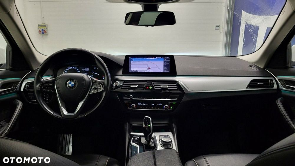 BMW Seria 5 518d mHEV - 16