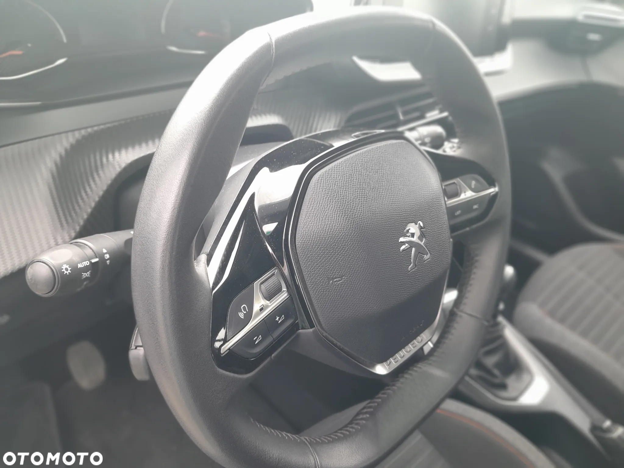Peugeot 208 1.5 BlueHDi Allure S&S - 17