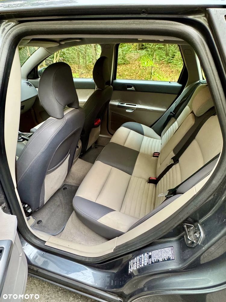 Volvo V50 2.0D Momentum - 23