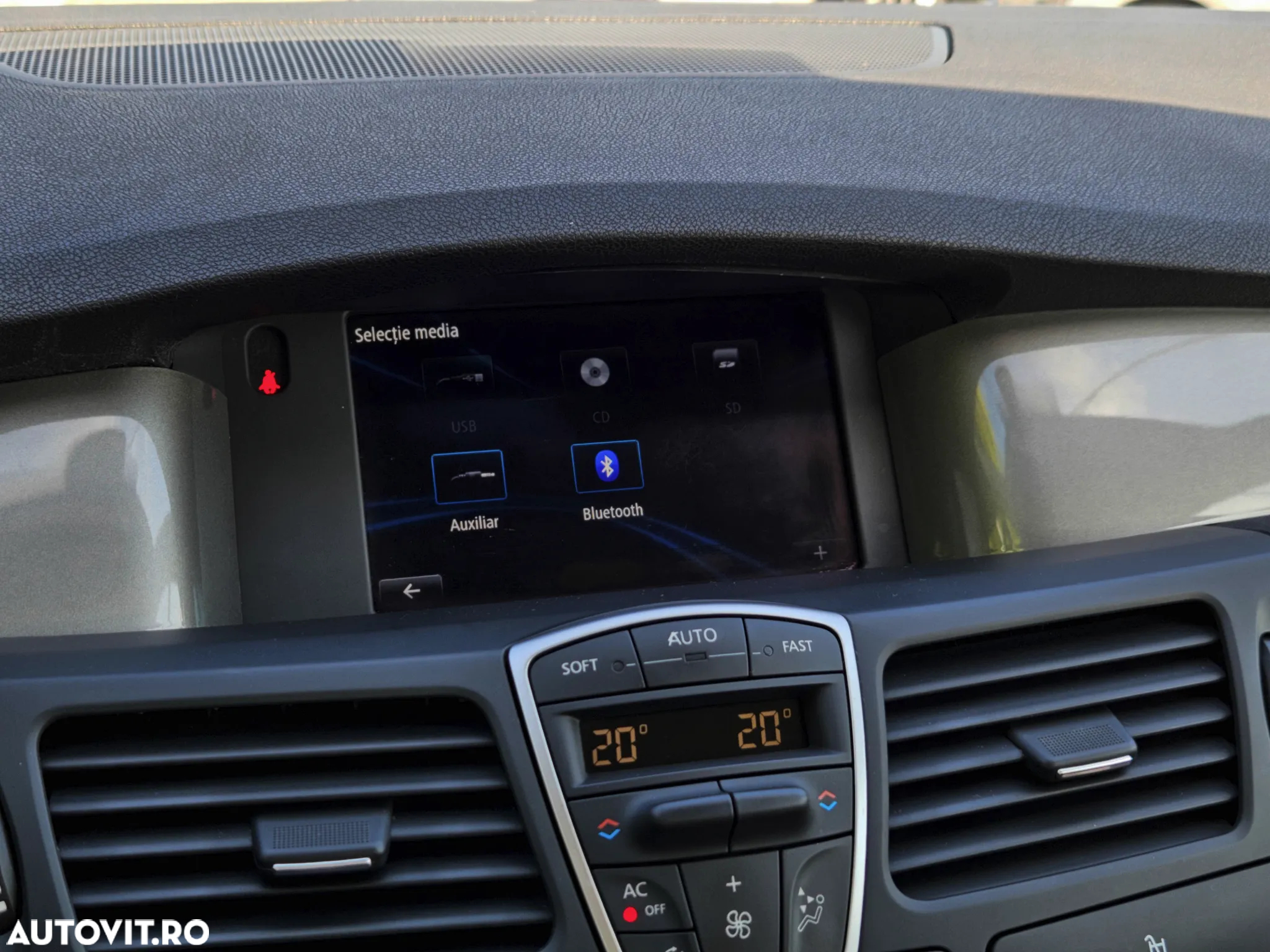 Renault Laguna dCi 110 FAP Limited - 28