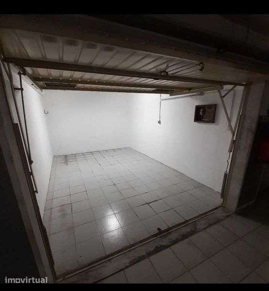 Garagem Box fechada - Grande imagem: 2/4