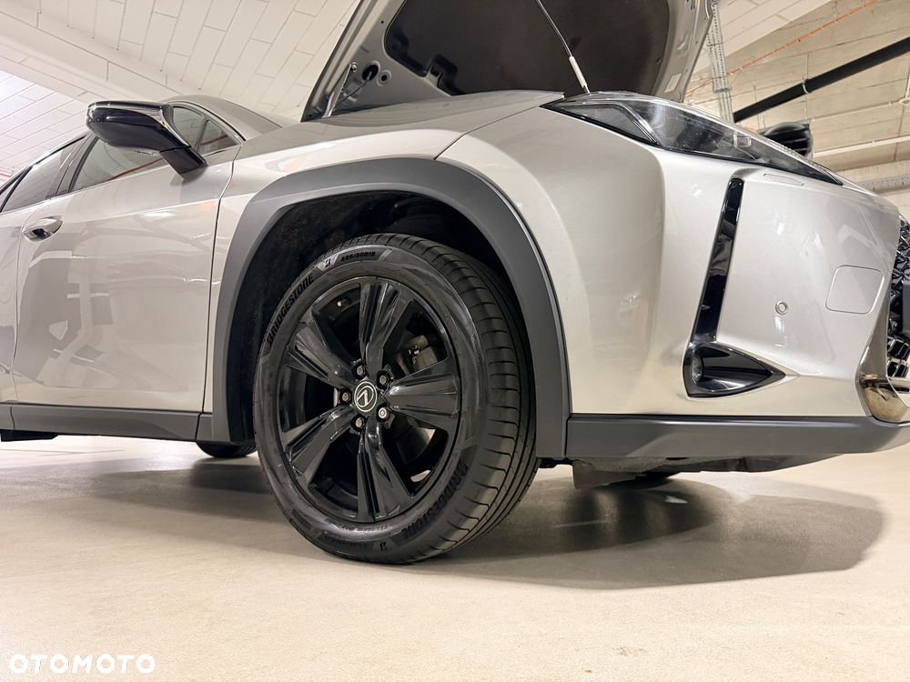 Lexus UX - 16