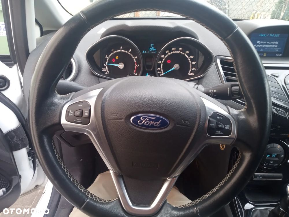 Ford Fiesta 1.0 EcoBoost S&S TITANIUM - 5