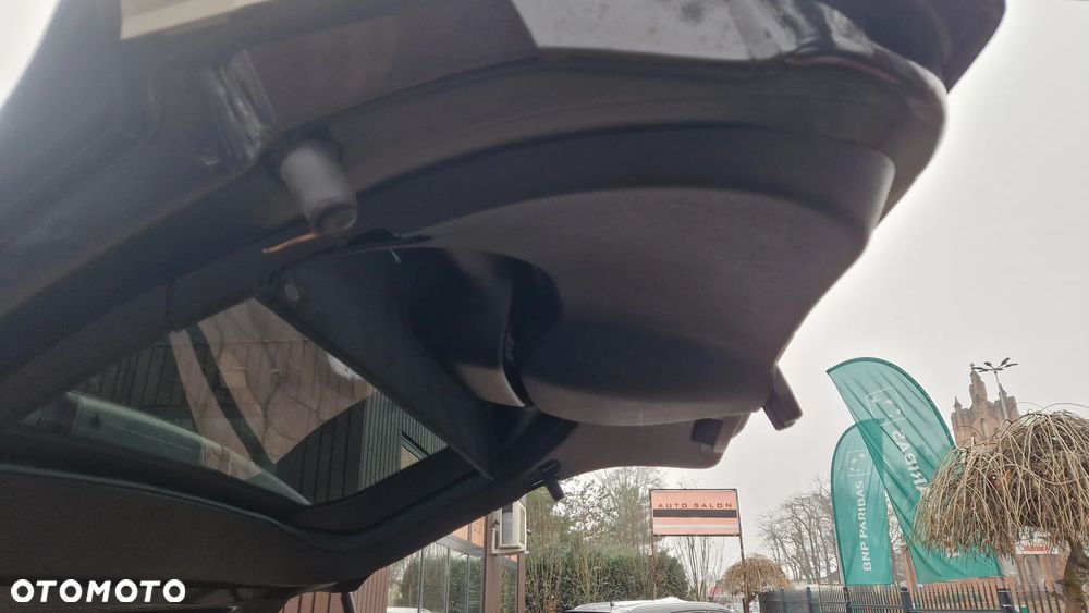 Ford Kuga 2.0 TDCi 2x4 Titanium - 16