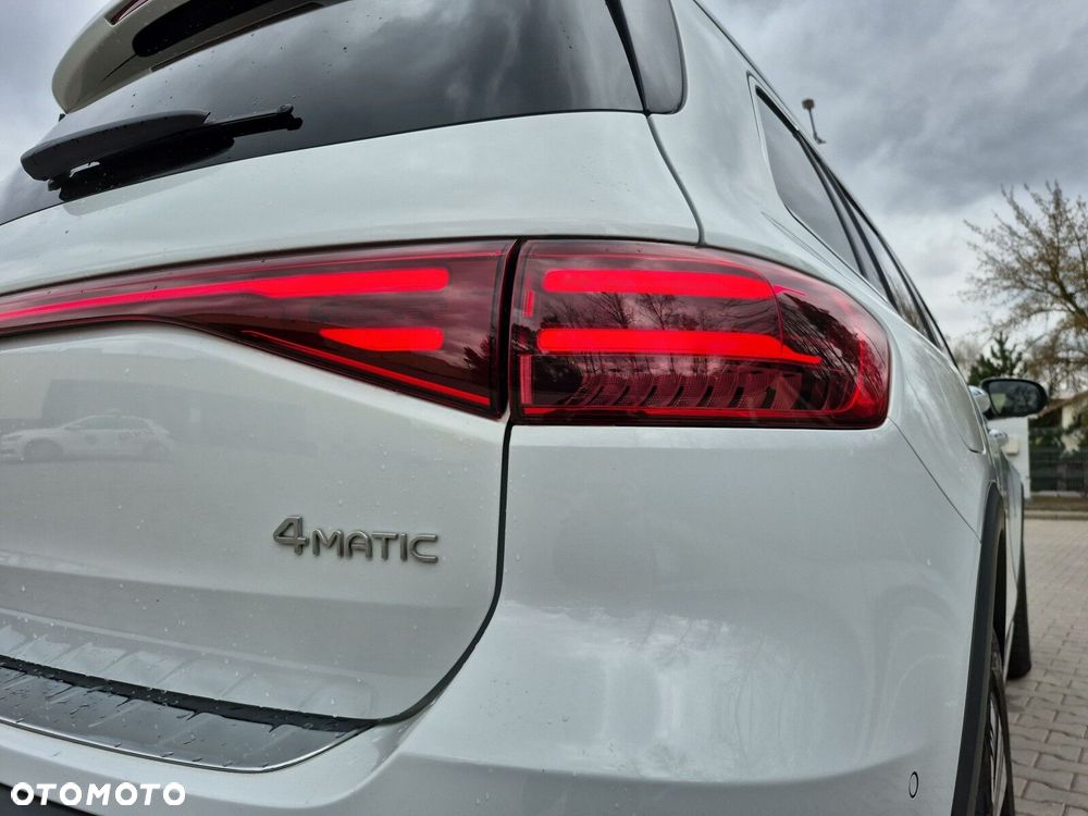 Mercedes-Benz EQB - 12