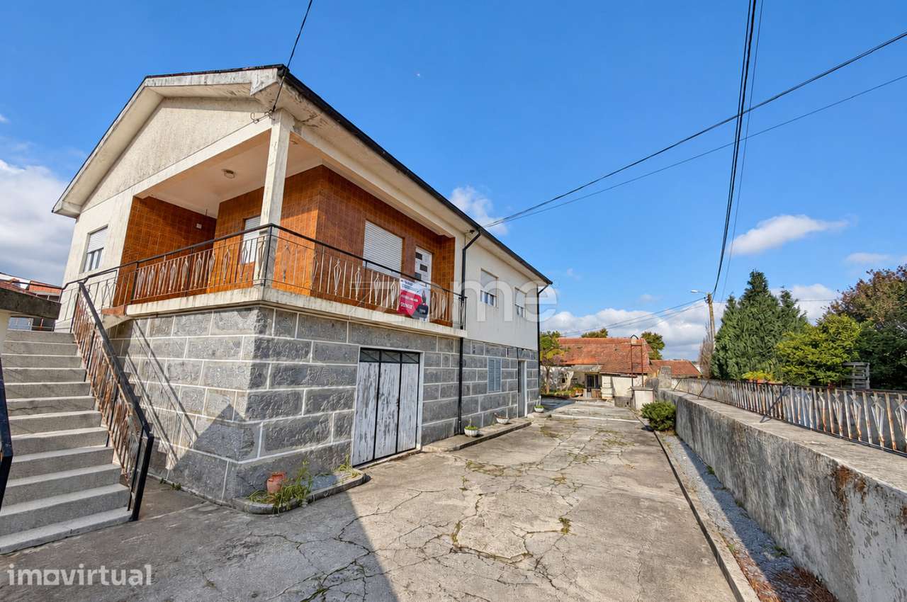 Moradia T3 individual com terreno de 576 m² em Esmeriz, Famalicão