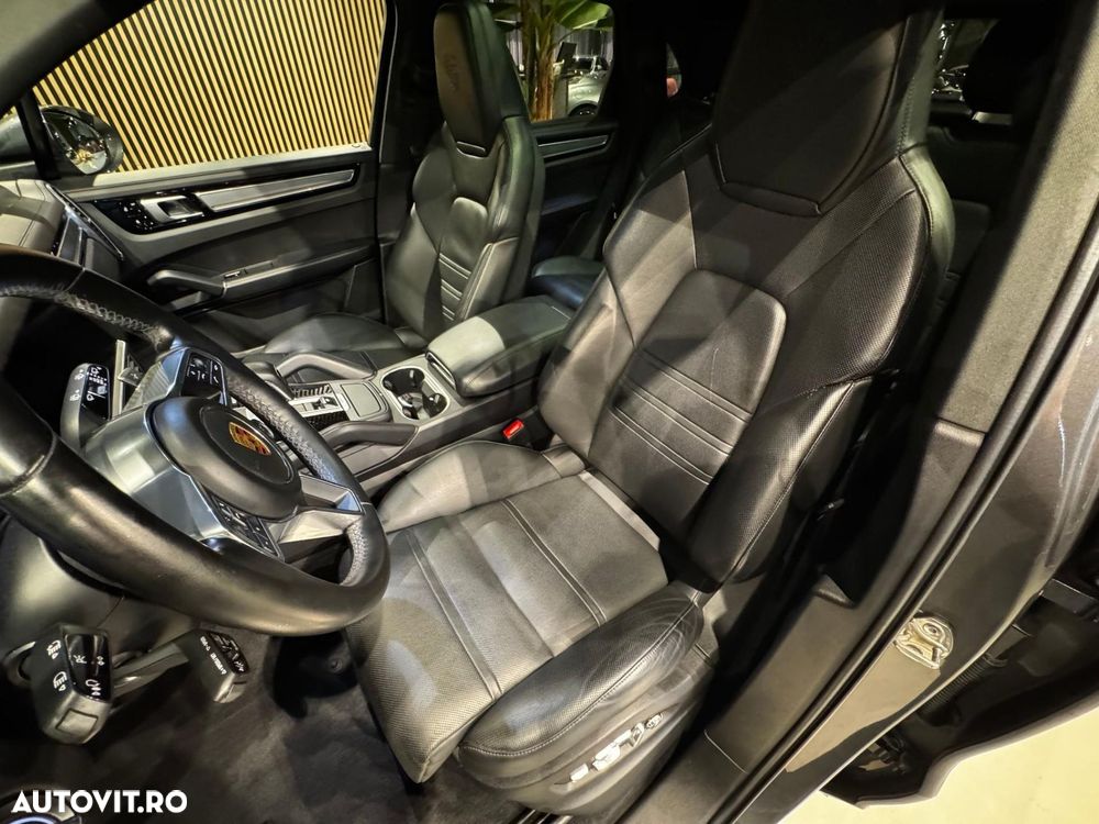 Porsche Cayenne - 21